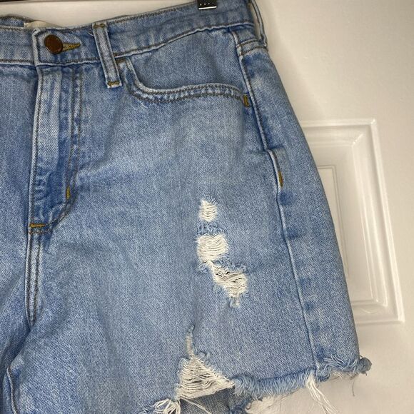 Universal Thread Light Wash Distressed Cutoff Denim Jean Shorts Size 4 - Picture 3 of 8